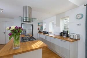 Dishwasher, cookware/dishes/utensils