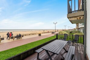 Property grounds - Sunrise D0 - Bright 3-bedroom apartment with large terrace and frontal sea view (De Haan)