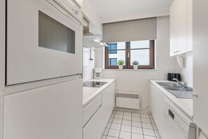 Refrigerador, horno, parrilla de estufa y lavavajillas 