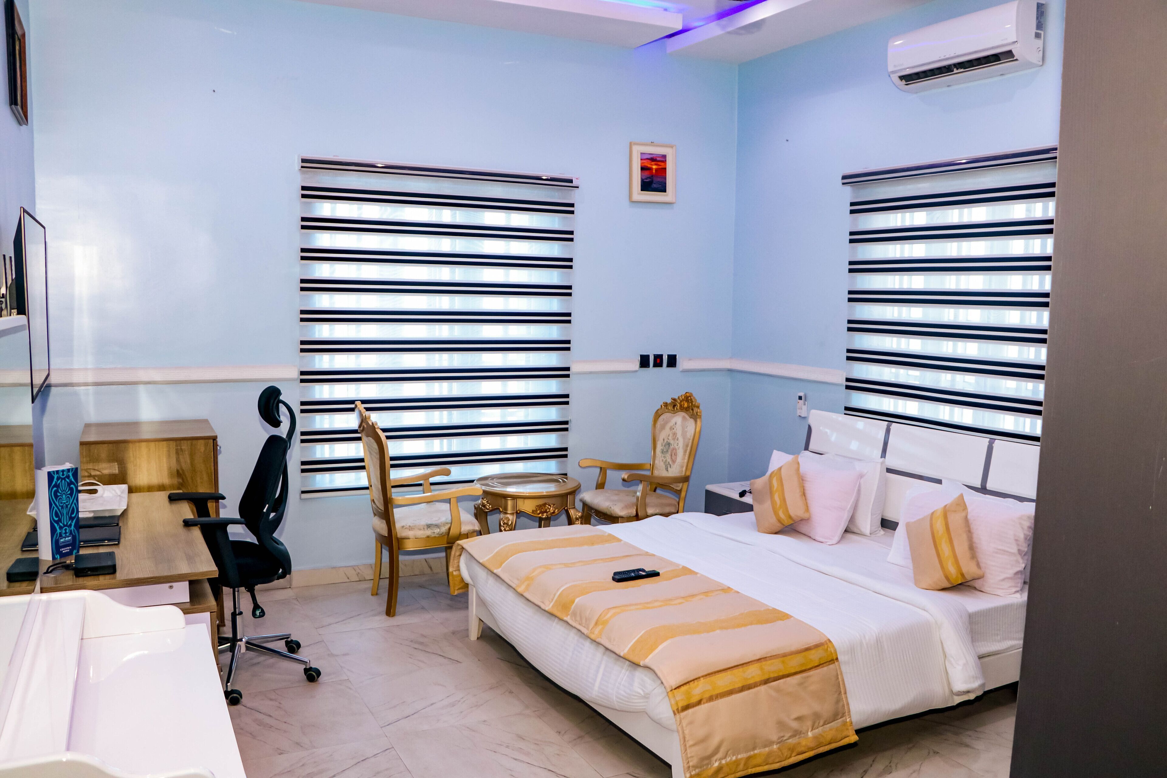 In-room safe, free WiFi, bed sheets