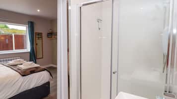 1 bedroom, desk, free WiFi, individually decorated