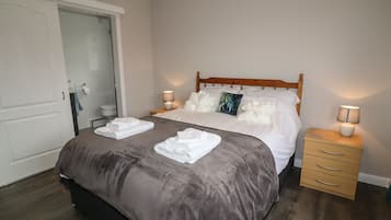 1 bedroom, individually decorated, individually furnished, desk