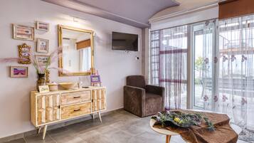 Studio, 1 King Bed with Sofa bed | Interior