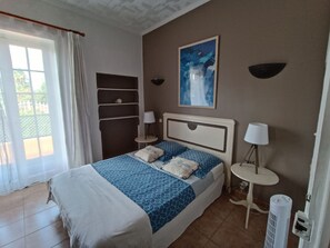 3 عدّة غرف نوم وواي فاي وملاءات أسرّة