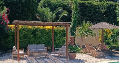 Apartment in villa with private pool and garden, 3 bedrooms, warm welcome.