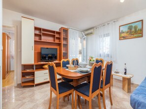 Appartement (Two Bedroom Apartment with Terrace) | Salle Ă manger