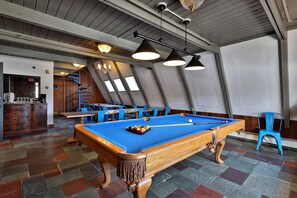 Cottage, 1 Bedroom | Games room - The Birch Ridge: Blue Velvet Room #10 - Queen Suite In Killington, Vermont. Hot Tub. Lounge. 1 Bedroom Home (Killington)