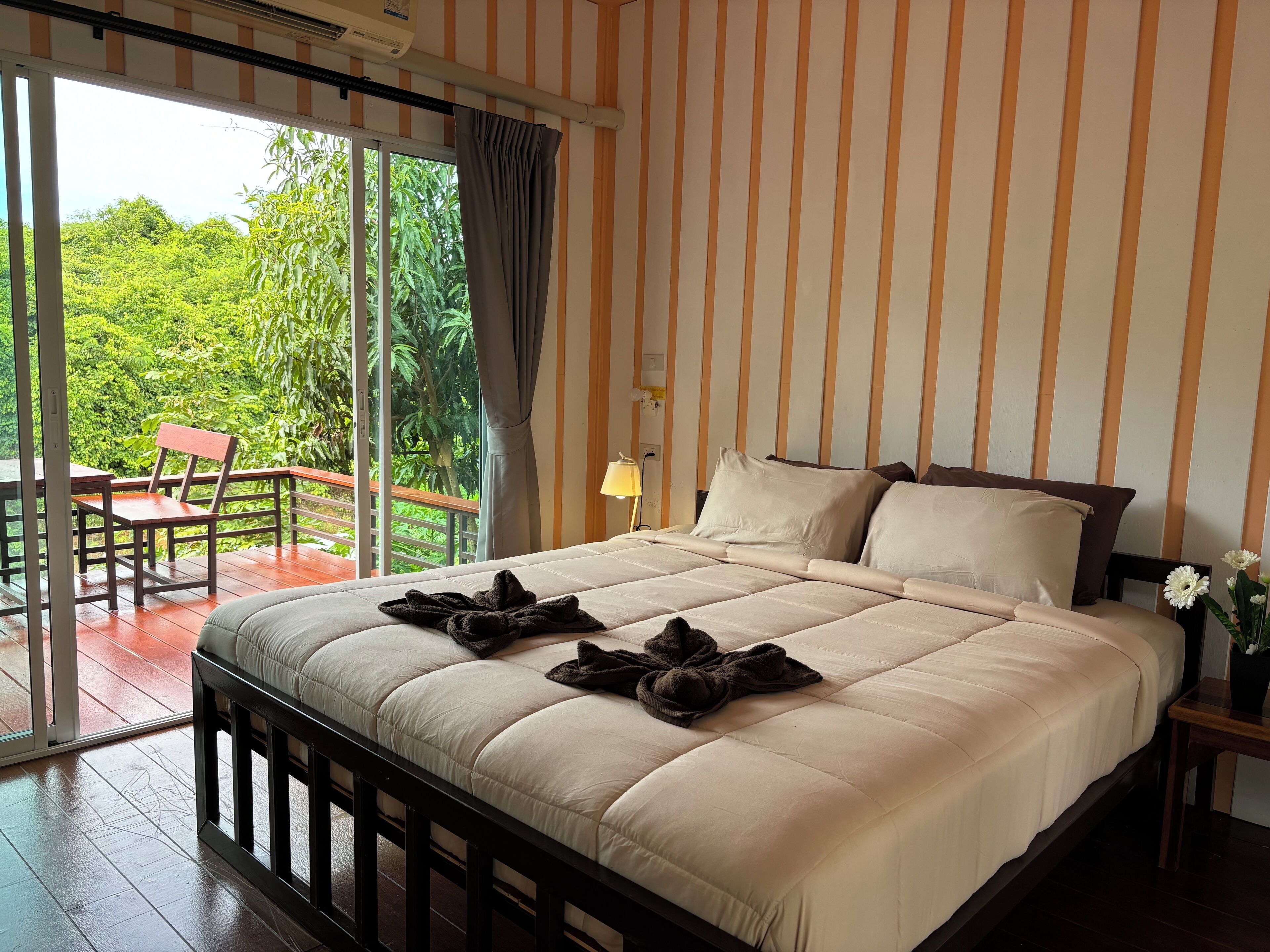 Basic Room | Down duvets, individually decorated, desk, laptop workspace