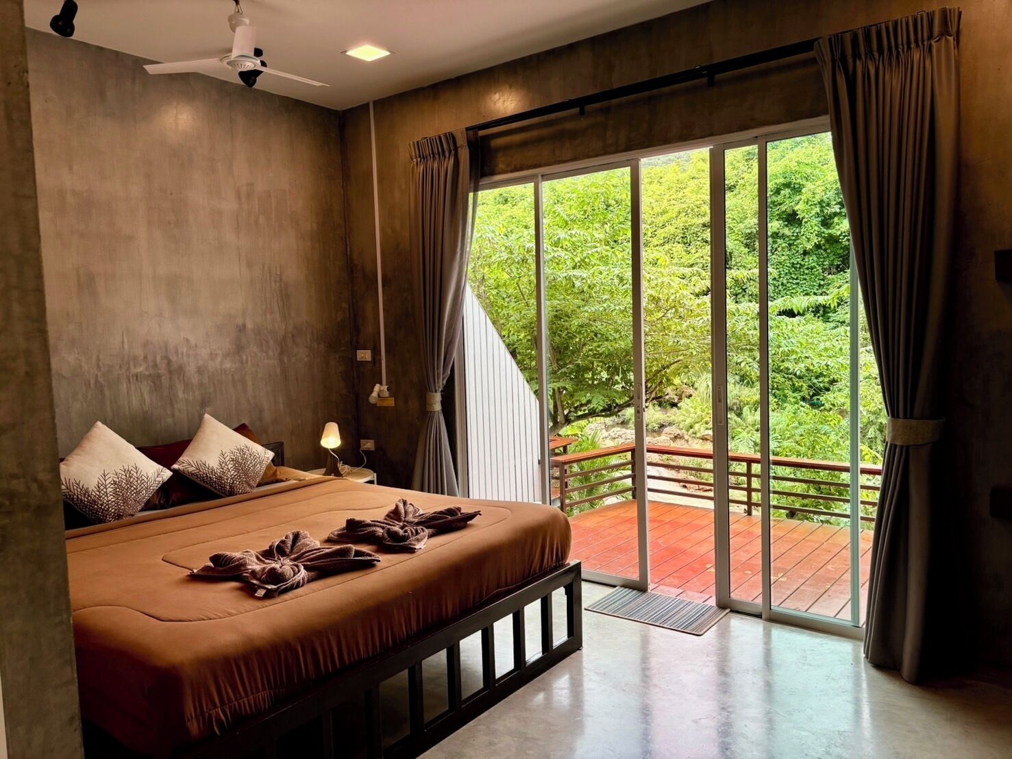 Chambre | Couette en duvet d'oie, décoration personnalisée, bureau