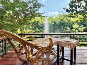Down duvets, individually decorated, individually furnished, desk - Baan Apa Erawan Resort (Kanchanaburi)