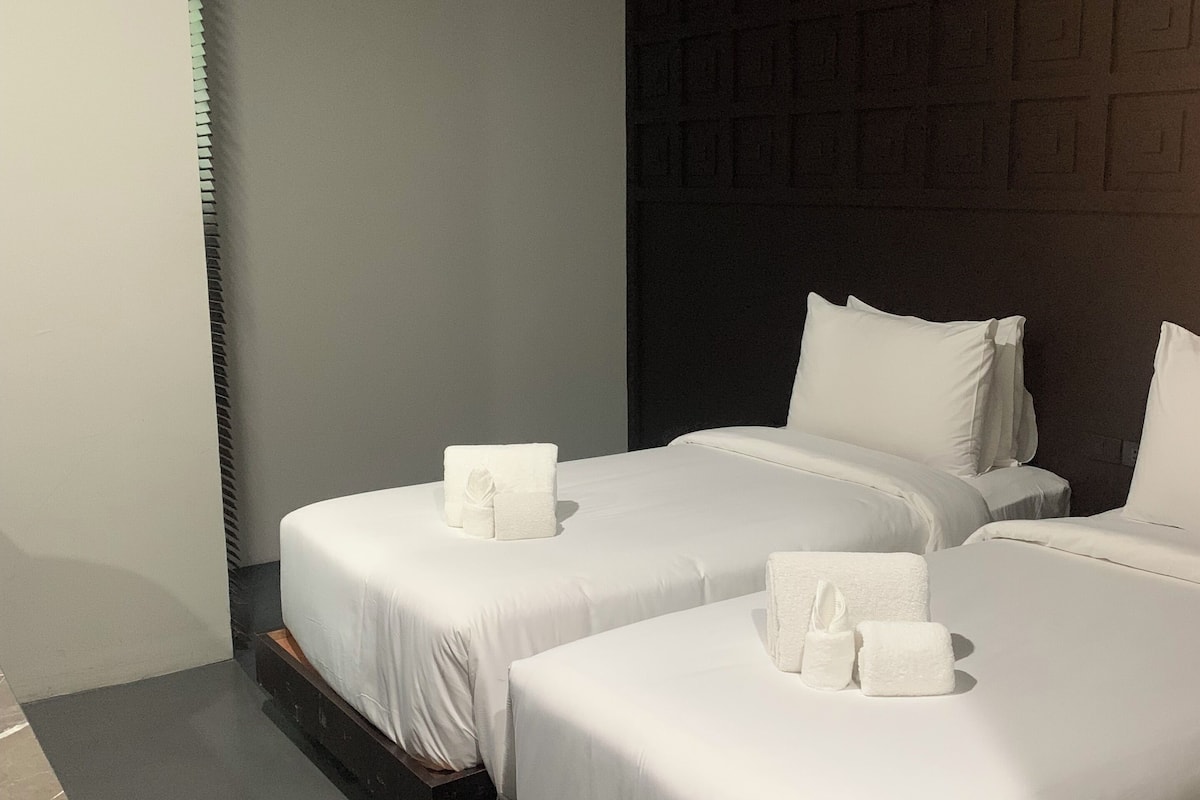 Standard Twin | Desk, free WiFi, bed sheets