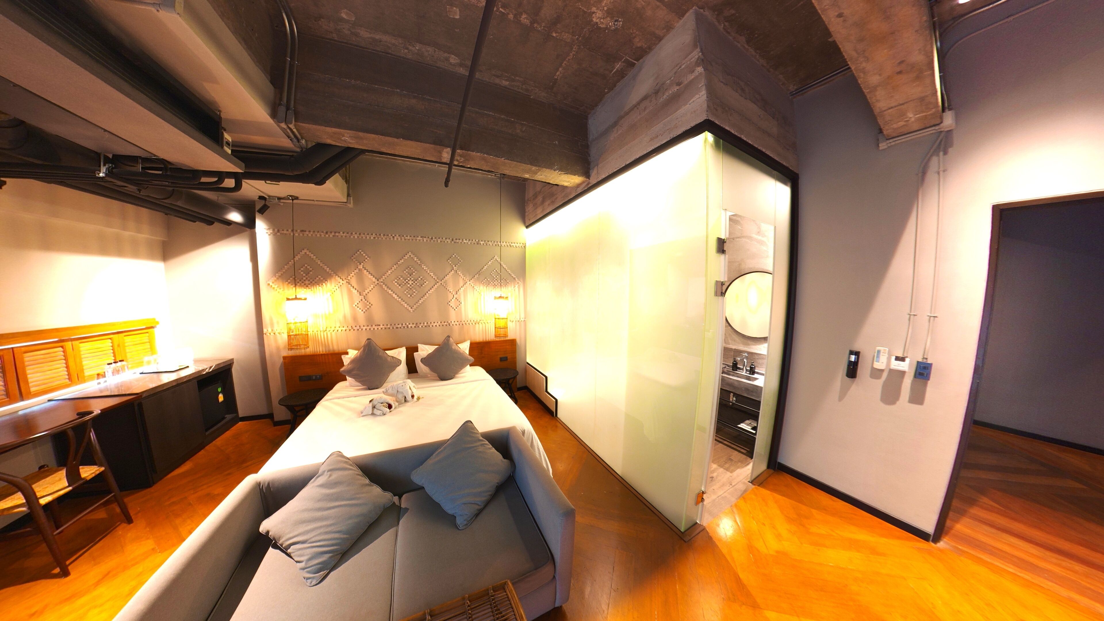 华丽双人房 | 办公桌、免费 WiFi、床单