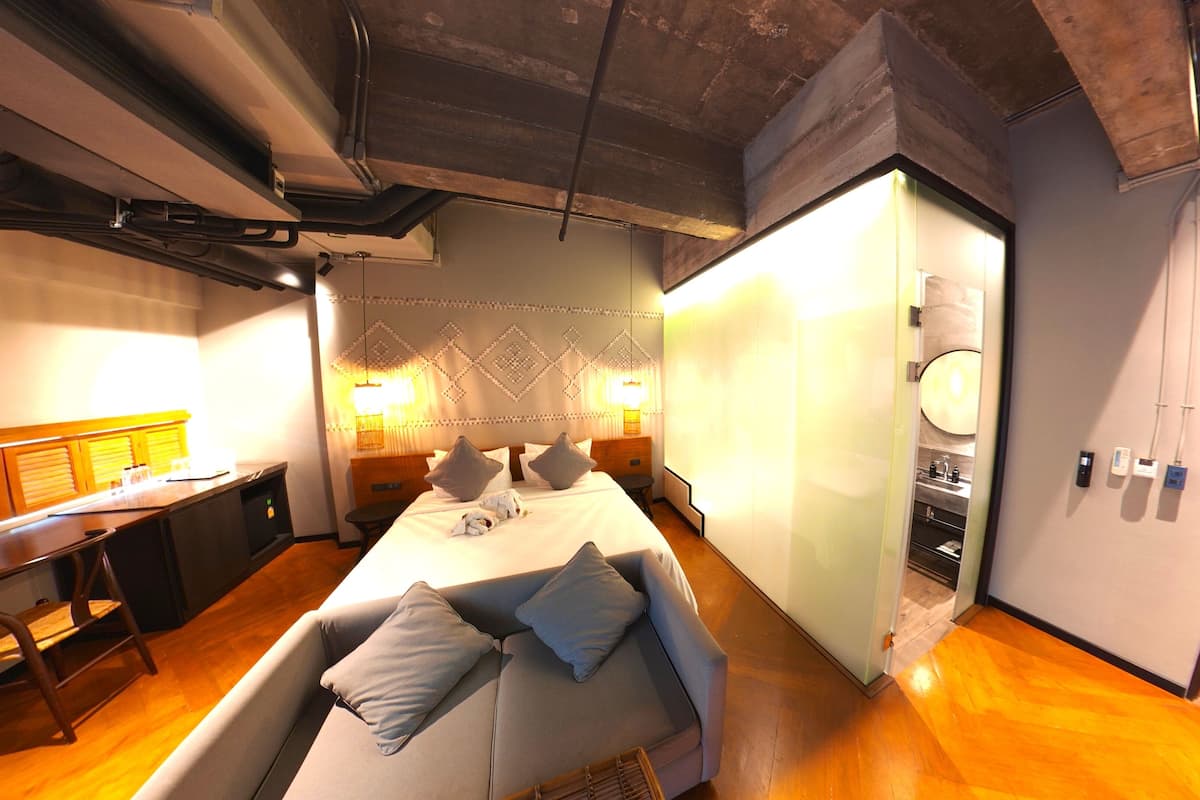 Deluxe Double Room | Desk, free WiFi, bed sheets