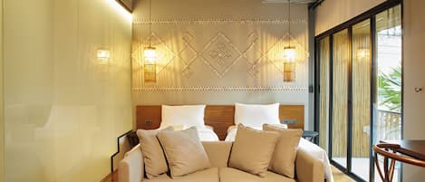 Deluxe Twin Room | Desk, free WiFi