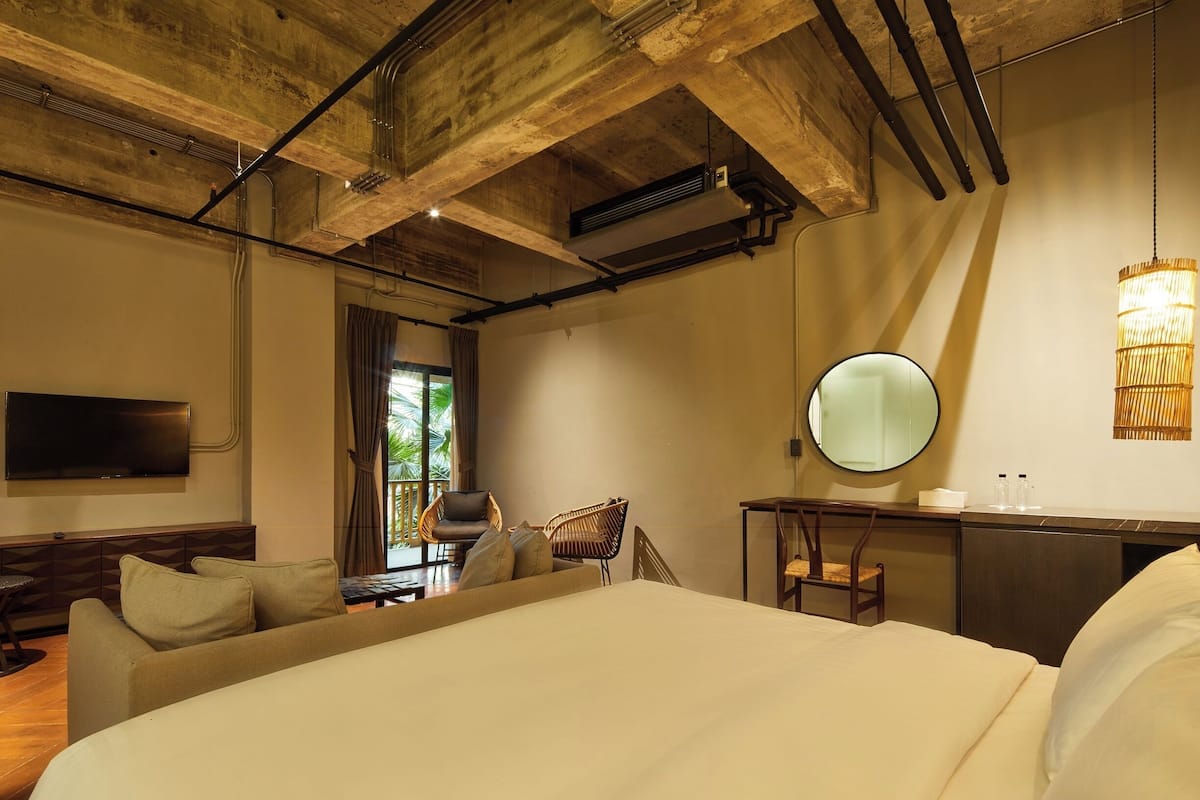 Grand Deluxe King Garden View | Escrivaninha, Wi-Fi de cortesia