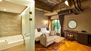 Deluxe Twin Room | Living area