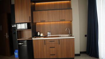 Suite Familiale | Cuisine privée | Cafetière/bouilloire, batterie de cuisine, vaisselle et ustensiles