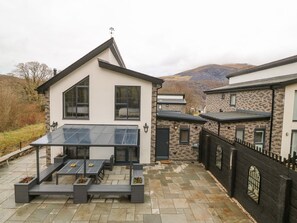 Property grounds - Ty Bains (Caernarfon)