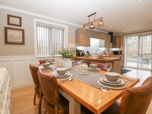 Dining - Ty Bains (Caernarfon)