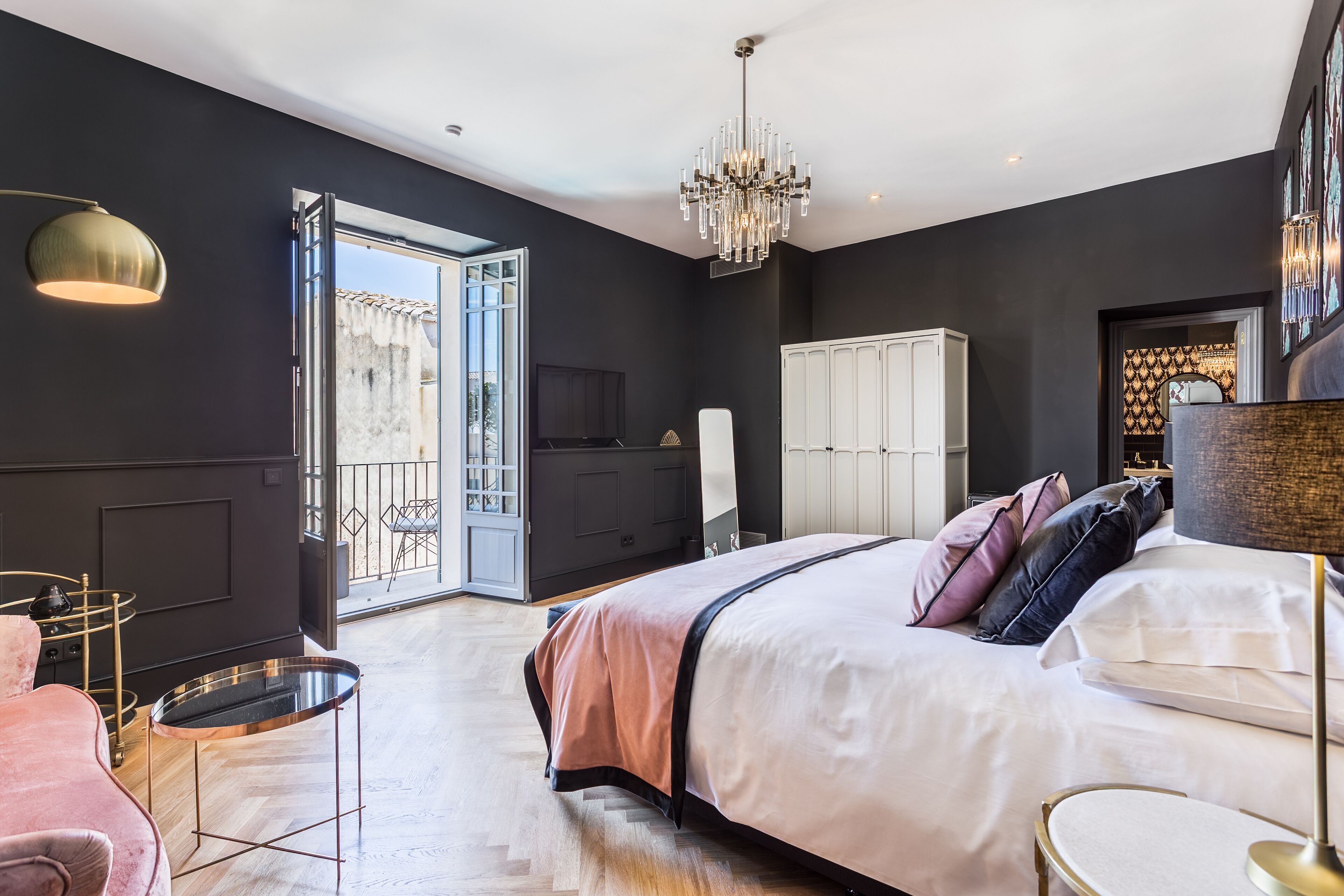 Junior Double or Twin Room | Egyptian cotton sheets, premium bedding, pillowtop beds, minibar