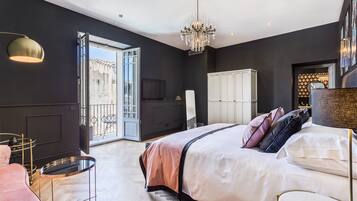 Junior Double or Twin Room | Egyptian cotton sheets, premium bedding, pillowtop beds, minibar