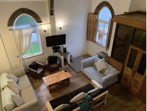 Cottage, 5 Bedrooms | Living area