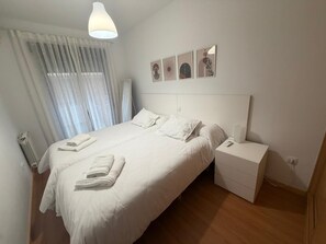 3 bedrooms, desk, iron/ironing board, travel cot