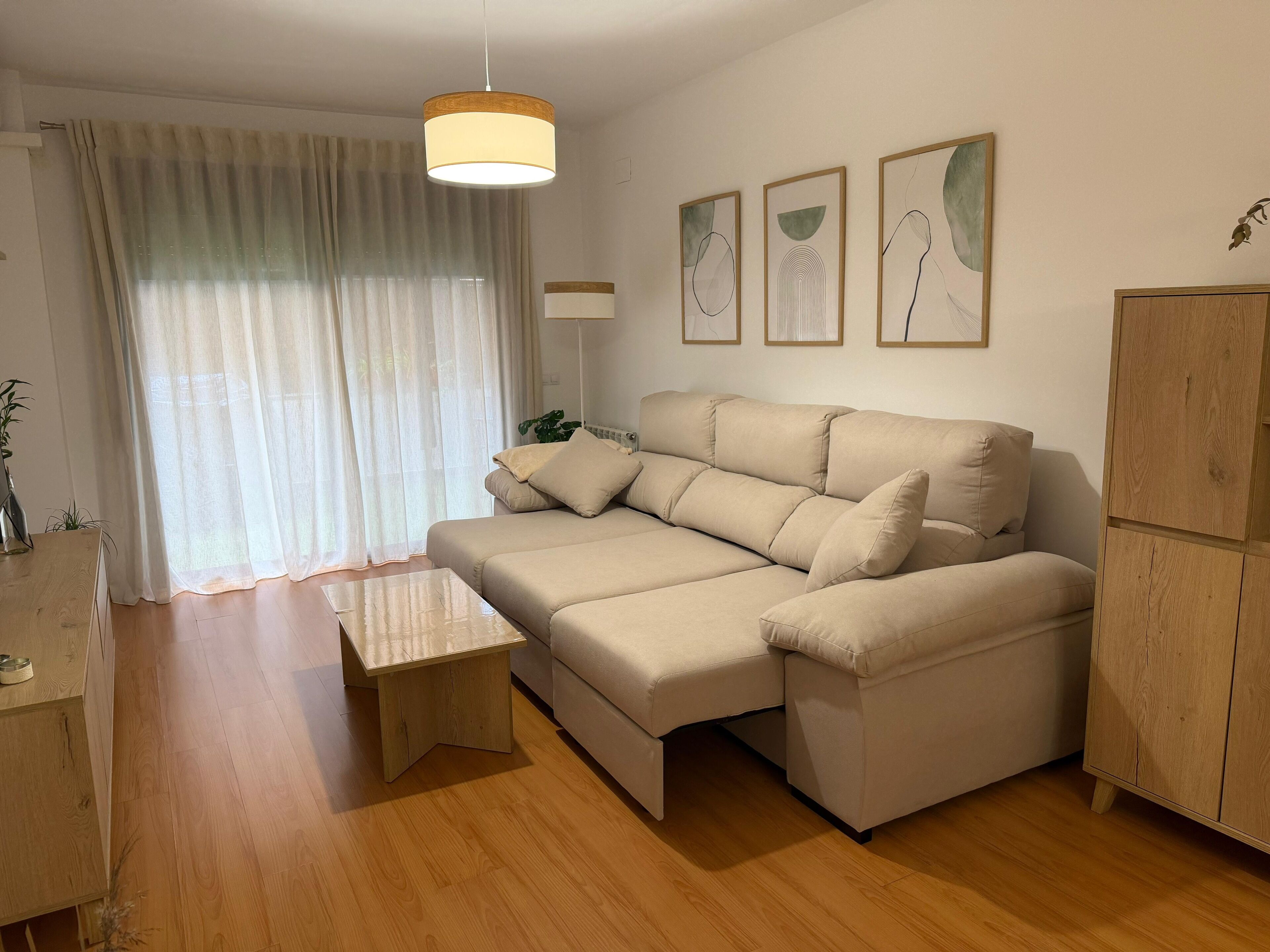 Una Smart TV, libros