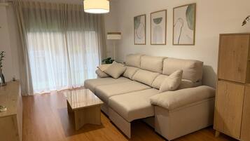 Una Smart TV, libros