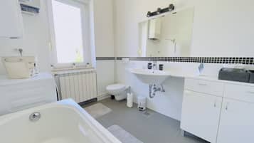 Comfort Apartment | Bathroom | Towels