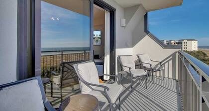 401 A Shipwatch by Avantstay Beachfront Condo w/ Community Pool Access!