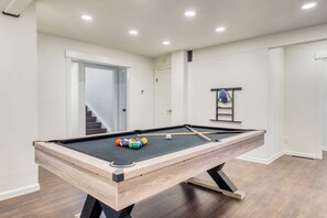 House (6 Bedrooms) | Interior