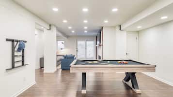 House (6 Bedrooms) | Interior