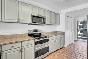 Apartment (3 Bedrooms) | Interior - 1101 Ocean Club by Avantstay Amazing Ocean Views Close To Beach! (Isle of Palms)