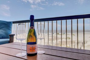 Apartment (3 Bedrooms) | Interior - 1101 Ocean Club by Avantstay Amazing Ocean Views Close To Beach! (Isle of Palms)