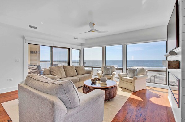 Apartment (3 Bedrooms) | Front of property