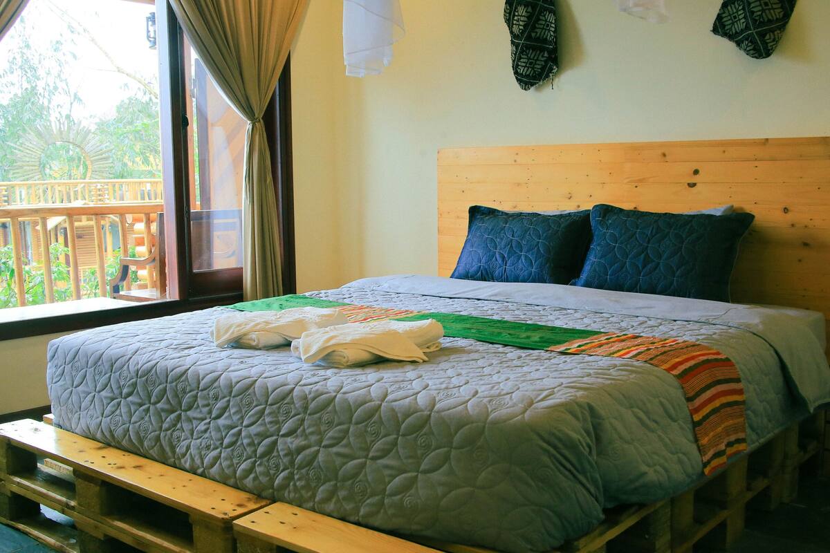 Literie de qualité, lit avec matelas en mousse à mémoire
