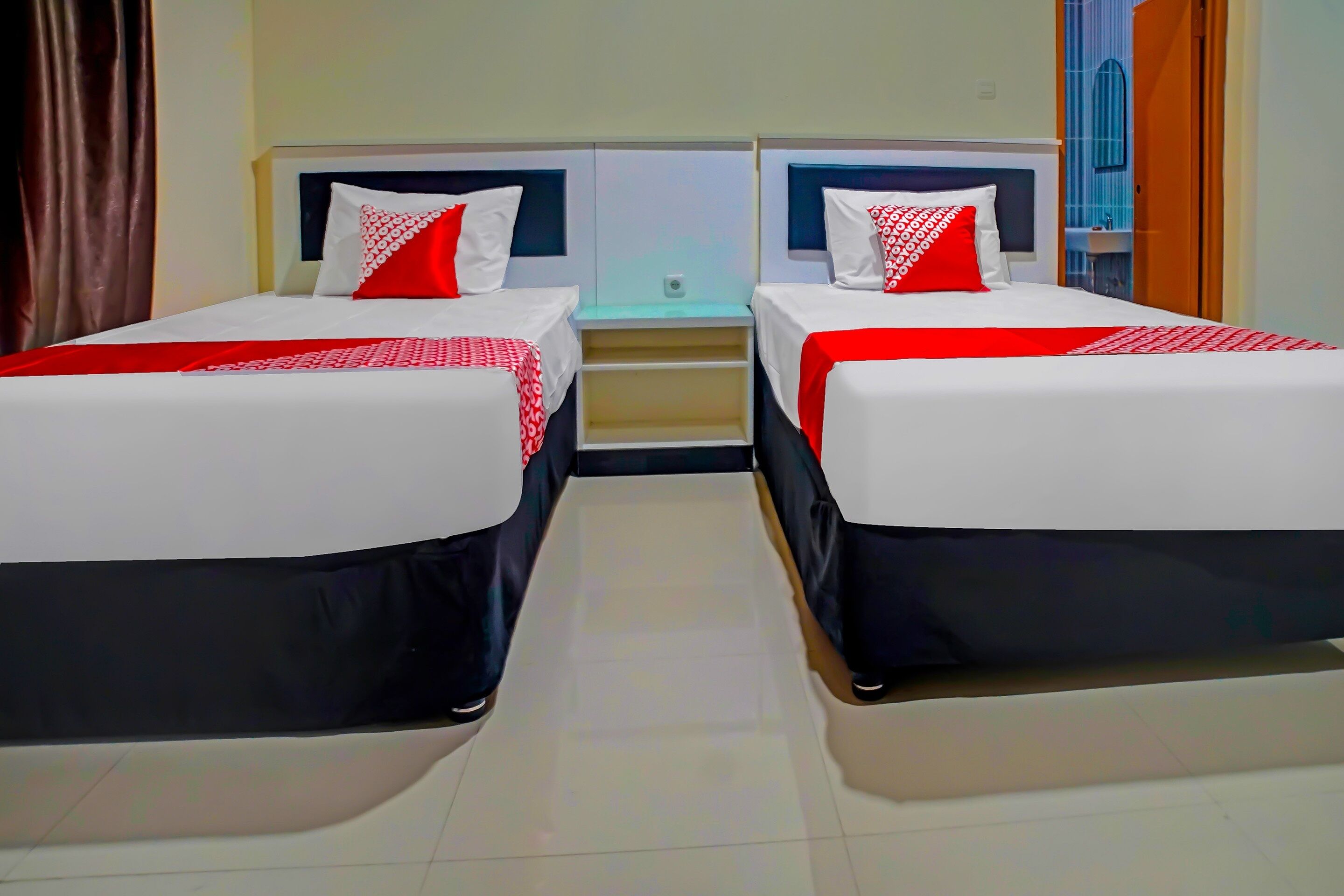 Camera Standard con 2 letti singoli | Una scrivania, postazione laptop, Wi-Fi gratuito, lenzuola