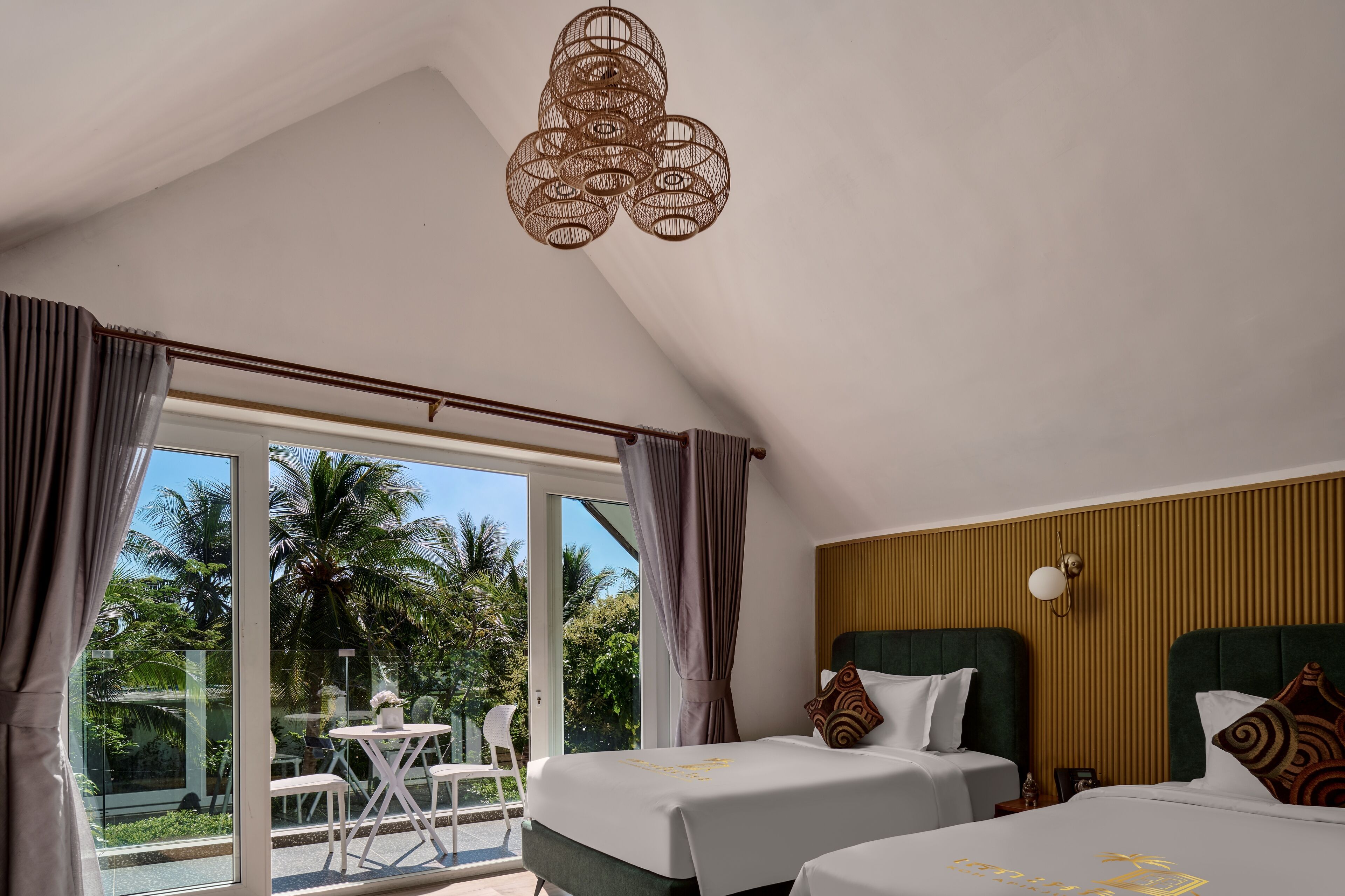 Familievilla | Minibar, safe på rommet, skrivebord og skrivebord for bærbar PC