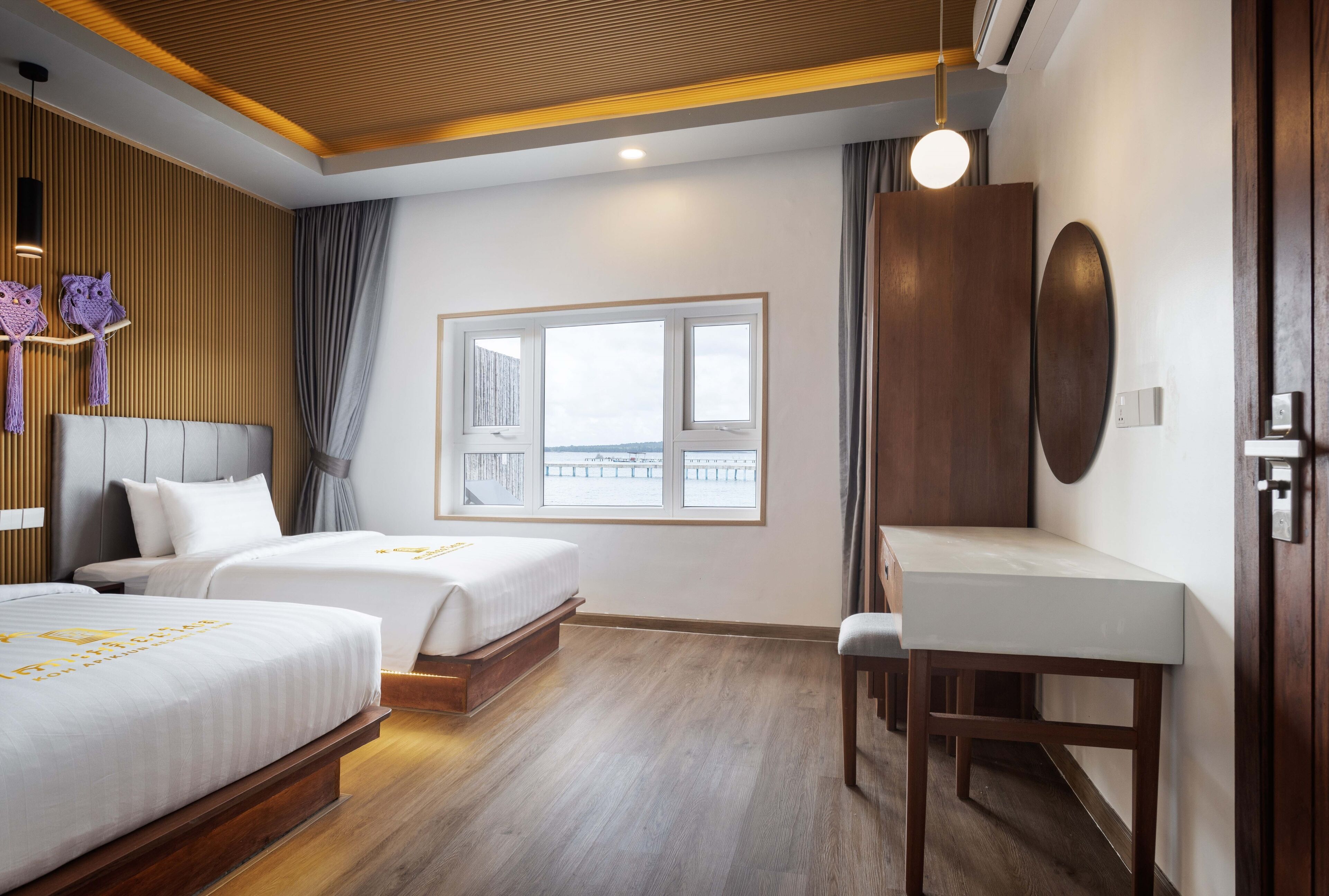 Familievilla | Minibar, safe på rommet, skrivebord og skrivebord for bærbar PC