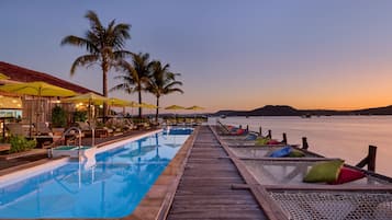 Kolam renang terbuka