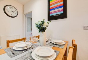 Dining - Statera Apartments - 2-Bed House in Stratford (London)