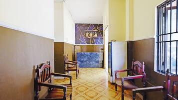 Coin salon dans le hall