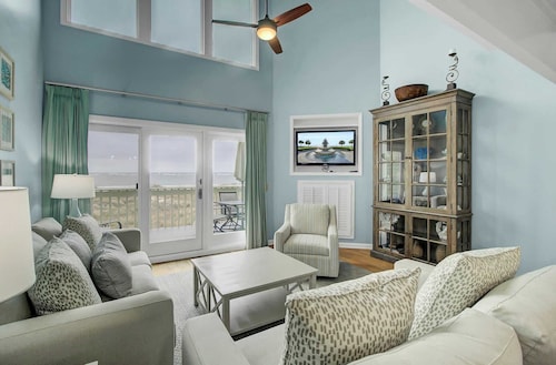 11E Mariners Walk by Avantstay Ocean Views Beachfront Living Shared Pool