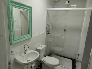 Chambre Standard avec lits jumeaux | Salle de bain