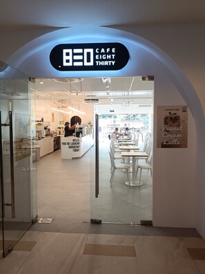 Shopping mall