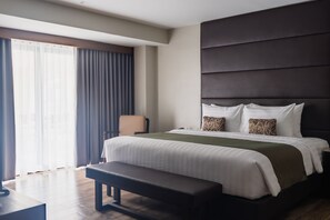 Executive Room, 1 King Bed, Bathtub