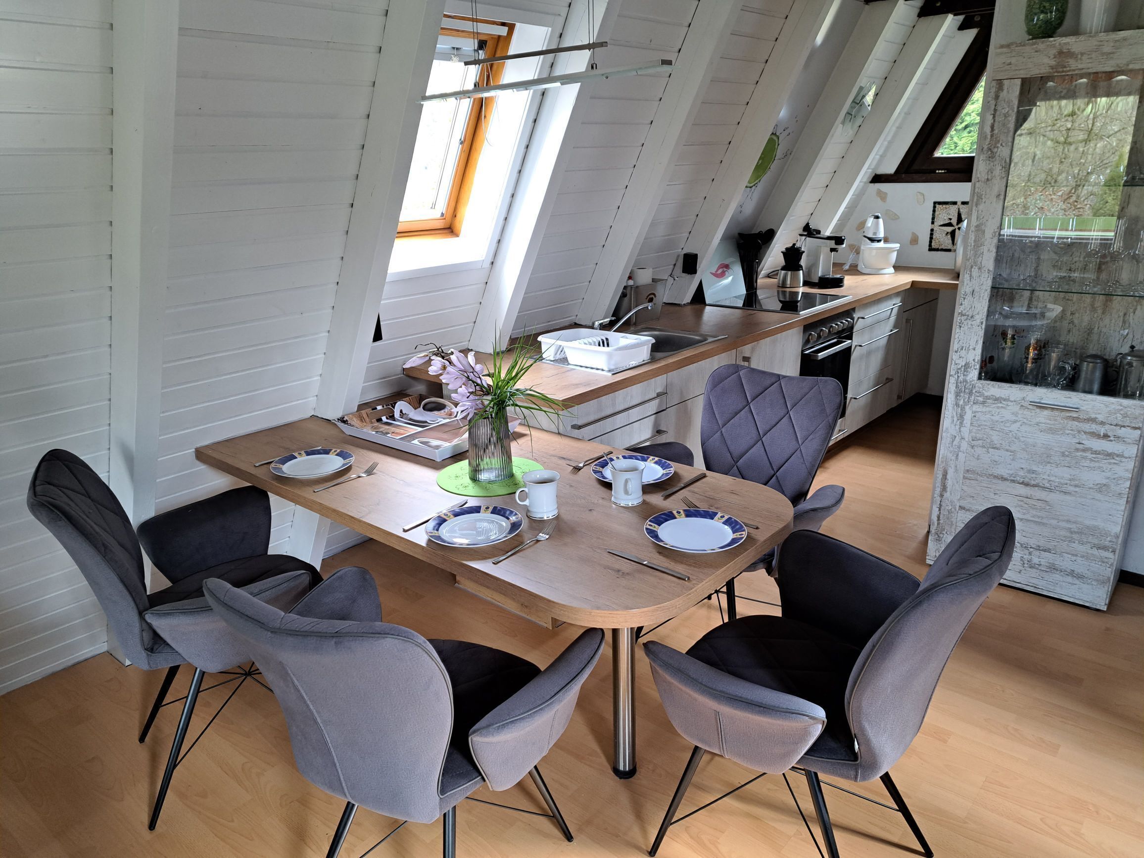 Frigorifero, forno, piano cottura, macchina per tè/caffè