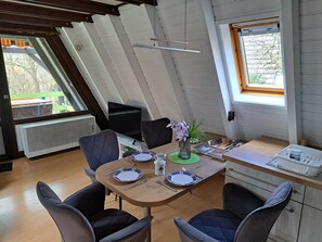 Dining - In the heart of the Altmühltal near Kratzmühlsee  (Kinding)