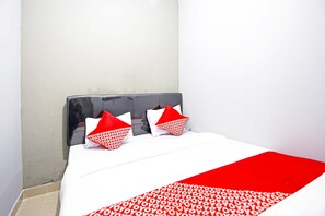 مساحة عمل للكمبيوتر المحمول وواي فاي مجانًا وملاءات أسرّة